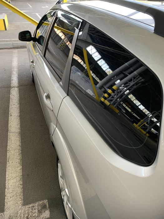 Продам серебристый Ford Focus 2010