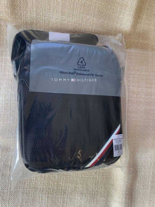 Сумка чоловіча Tommy Hilfiger розмір 21*17*6,5 см