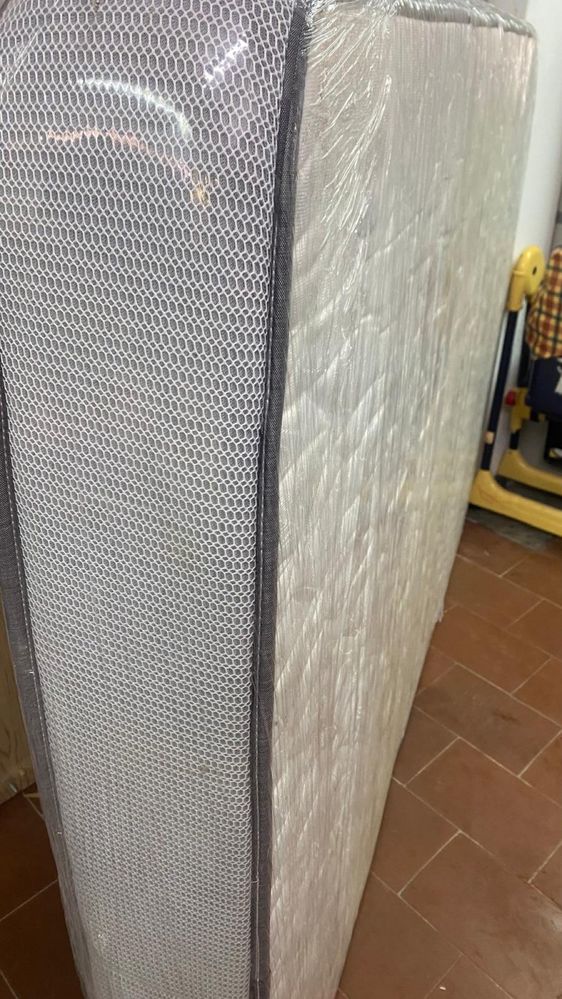 Vendo colchão de casal com muito pouco uso