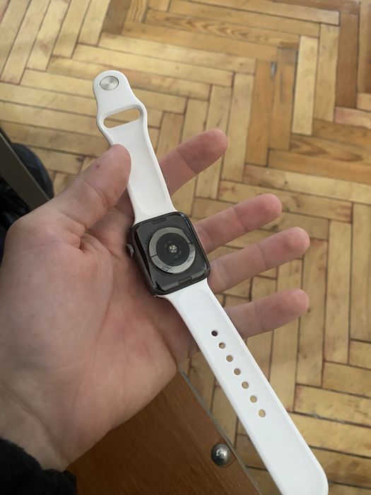 apple watch 4 44mm NFC GPS