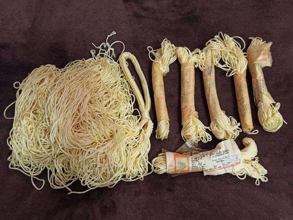 Шнур бытовой крученый из полиамидных нитей.