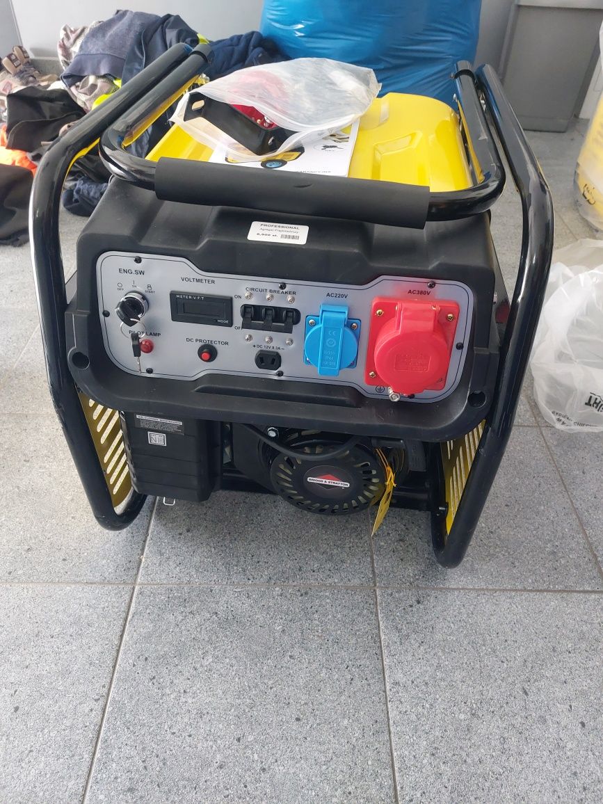 Agregat Prądotwórczy 2szt  3 fazy, 7.3 kw, Brigs, nowy, na kółkach,