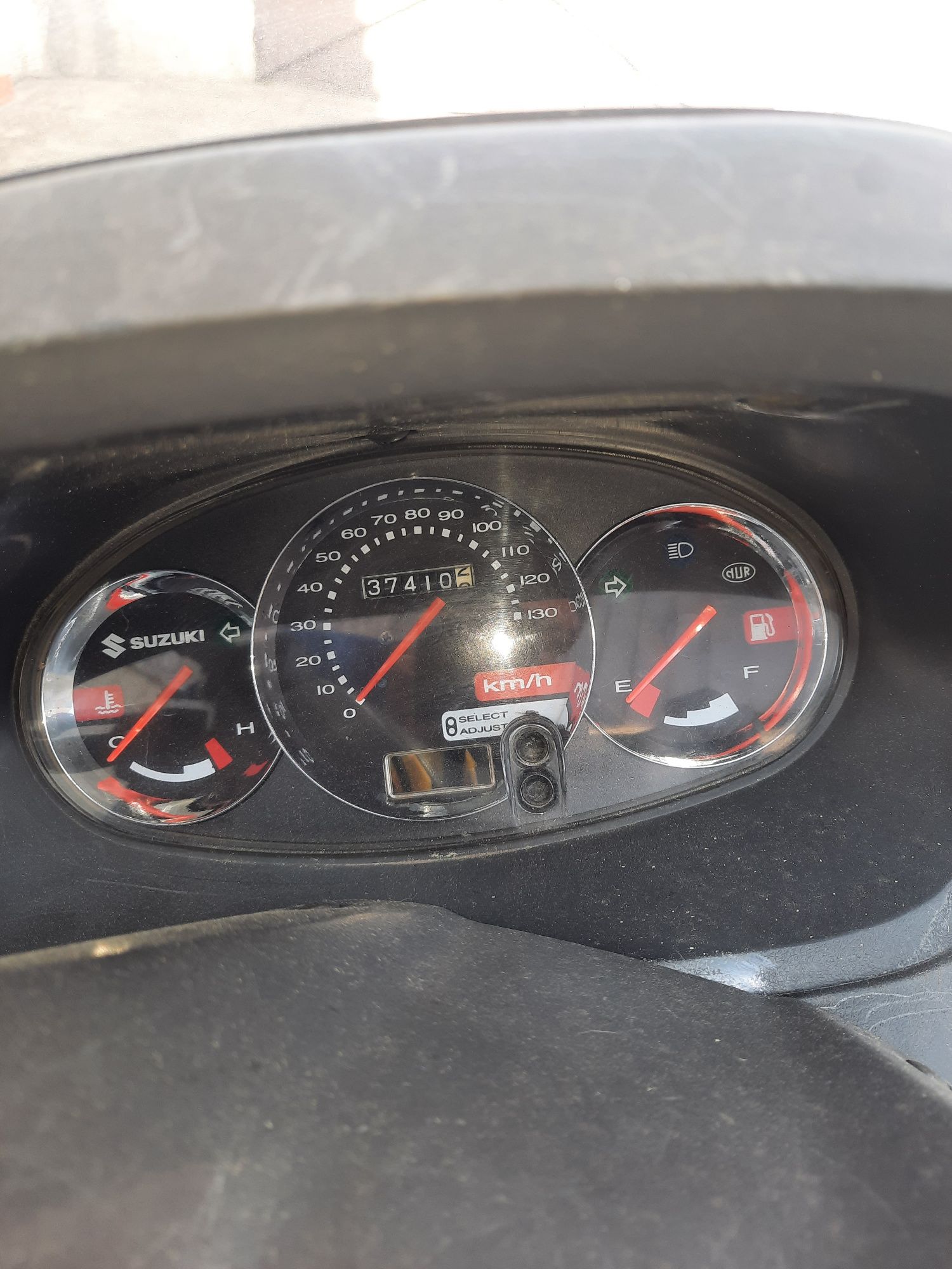 Vendo Suzuki Burgman (UH125) de 02/2003 inteira ou para peças