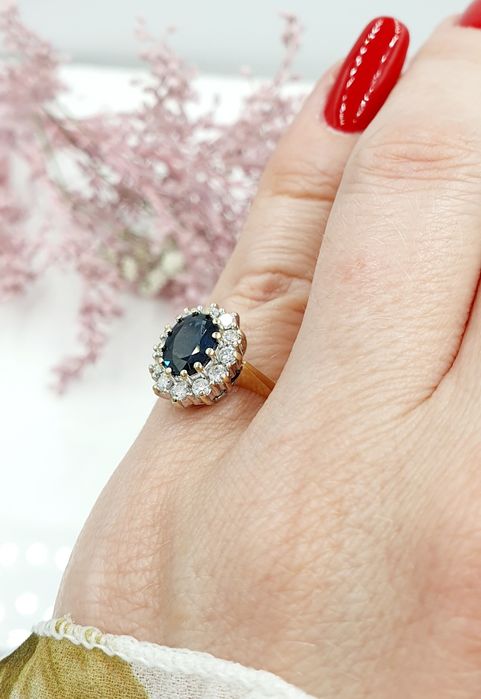 Złoty pierścionek z Szafirem I Diamentami 750