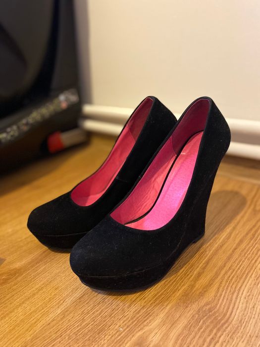 Czarne buty na wysokim koturnie rozmiar 39