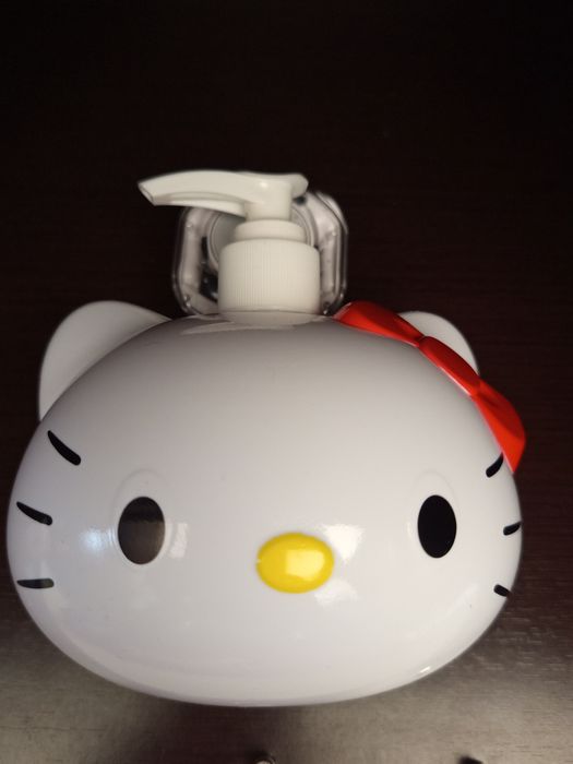 Frasco recarregável hello Kitty.