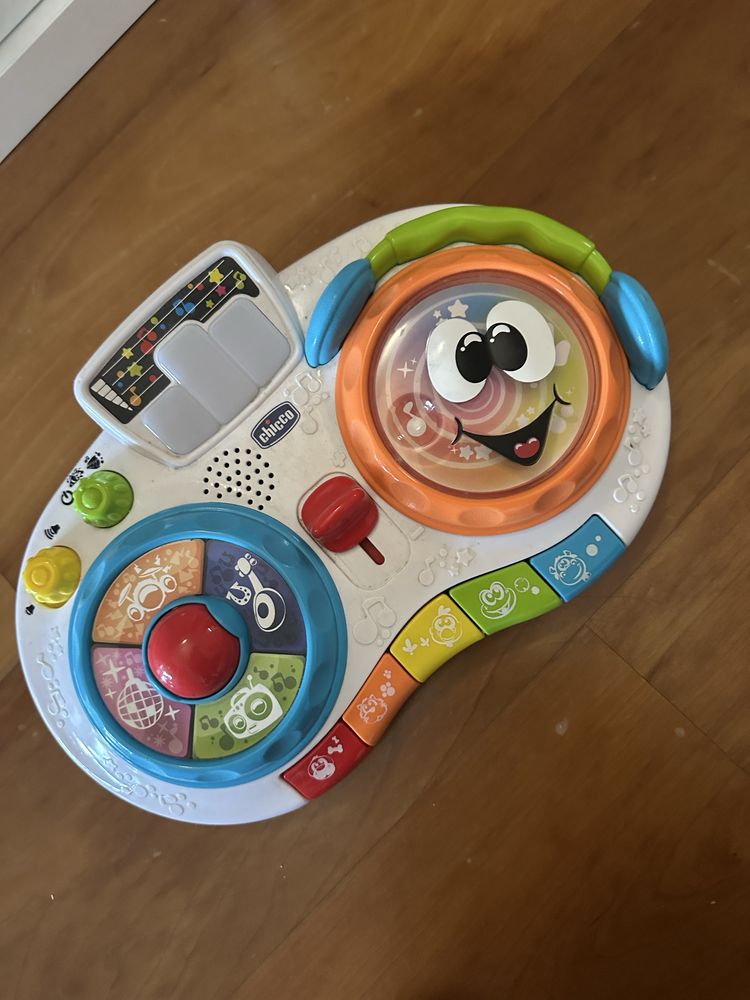 Brinquedos Hape e Chicco