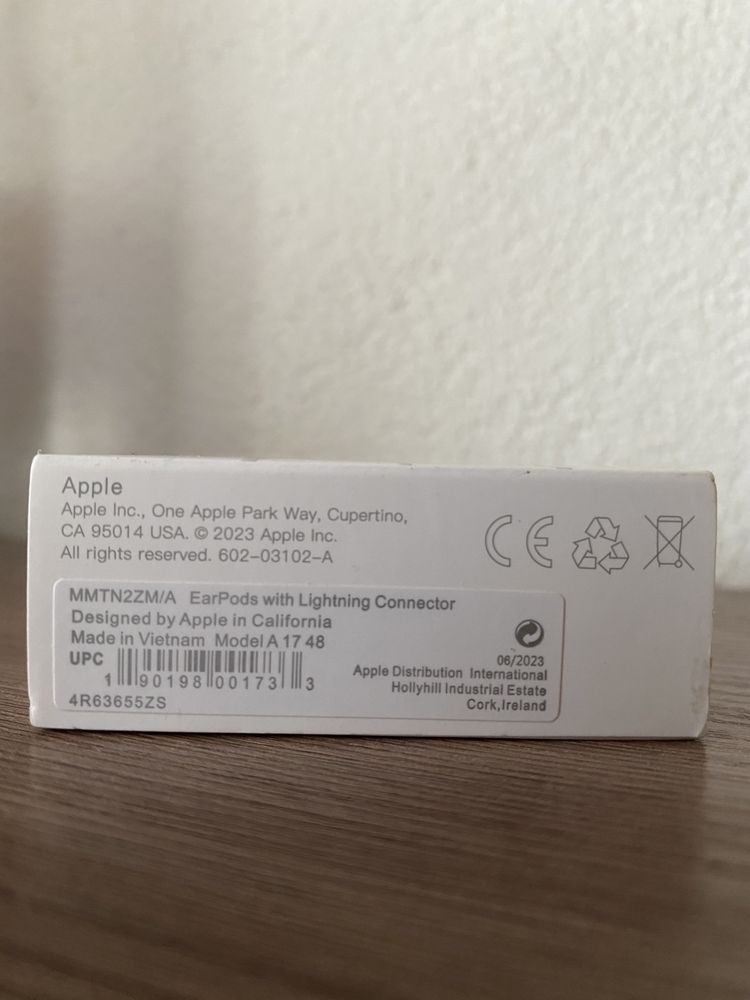 Нові Apple Earpods Lightning connector A1748 провідні навушники