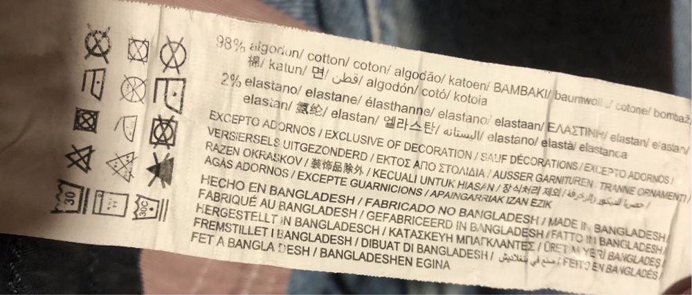 Calções com bolsos laterais e atras,, elastico na cintura