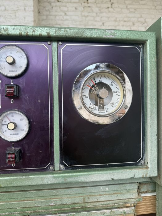 Гарячий прес, прес для шпонування Bürkle