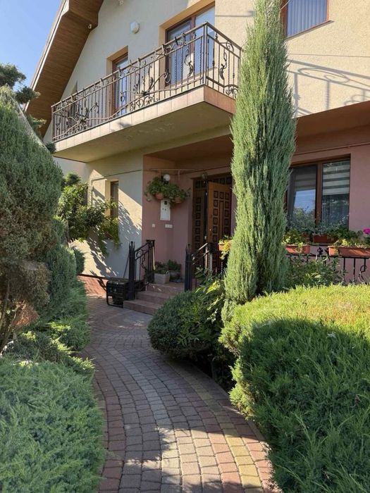 Продам добротний цегляний будинок.