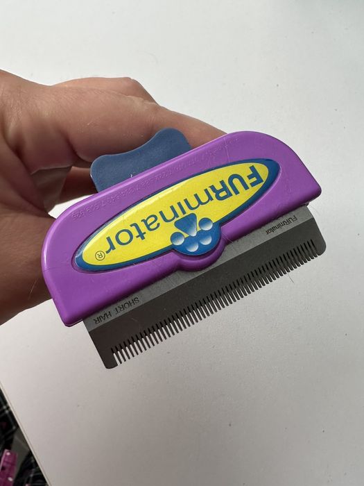 щітку- розчьоску для тварин