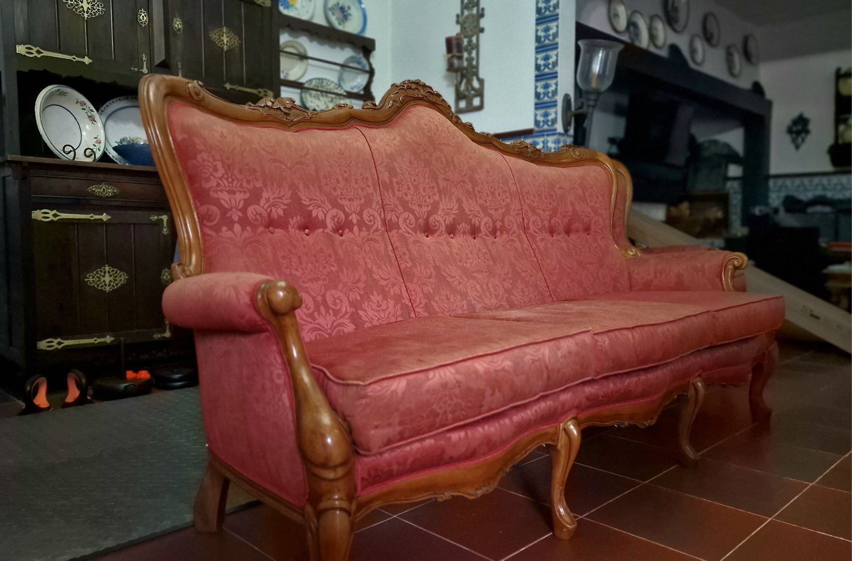 Cadeiras e sofá victoriano em bom estado