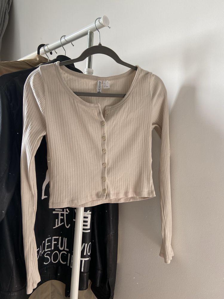 Beige Ribbed Button-Up Top – H&M Divided