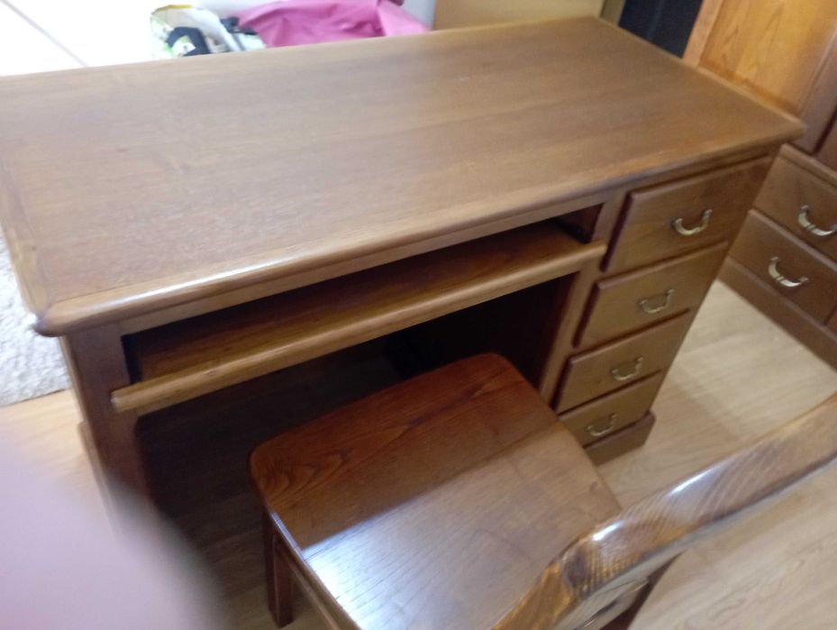 Secretaria e cadeira