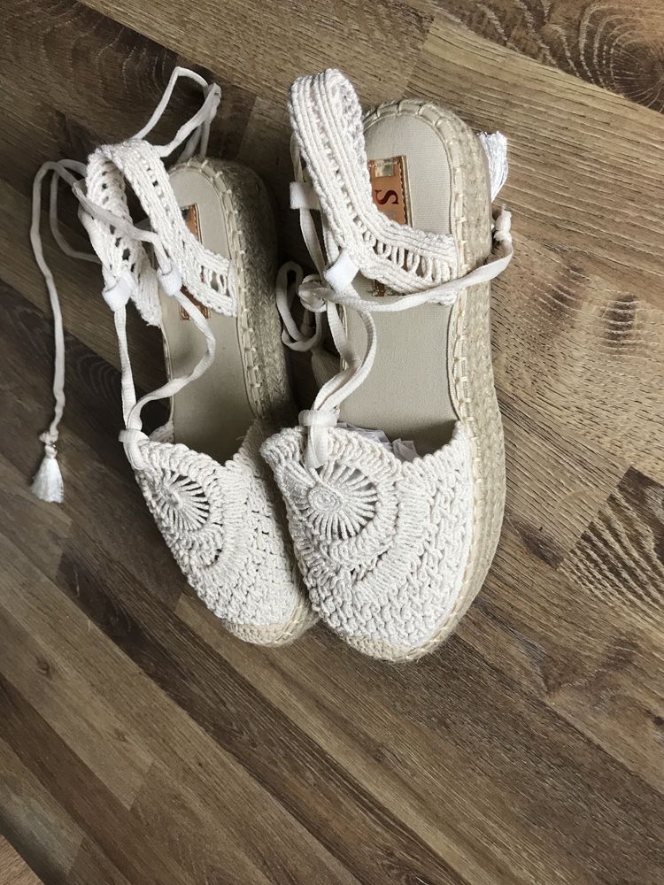 Espadryle lato boho wiązane ala szydełkowe