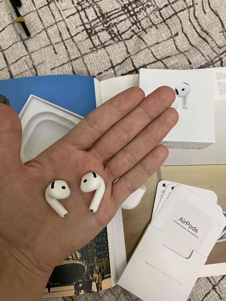Навушники Airpods 4