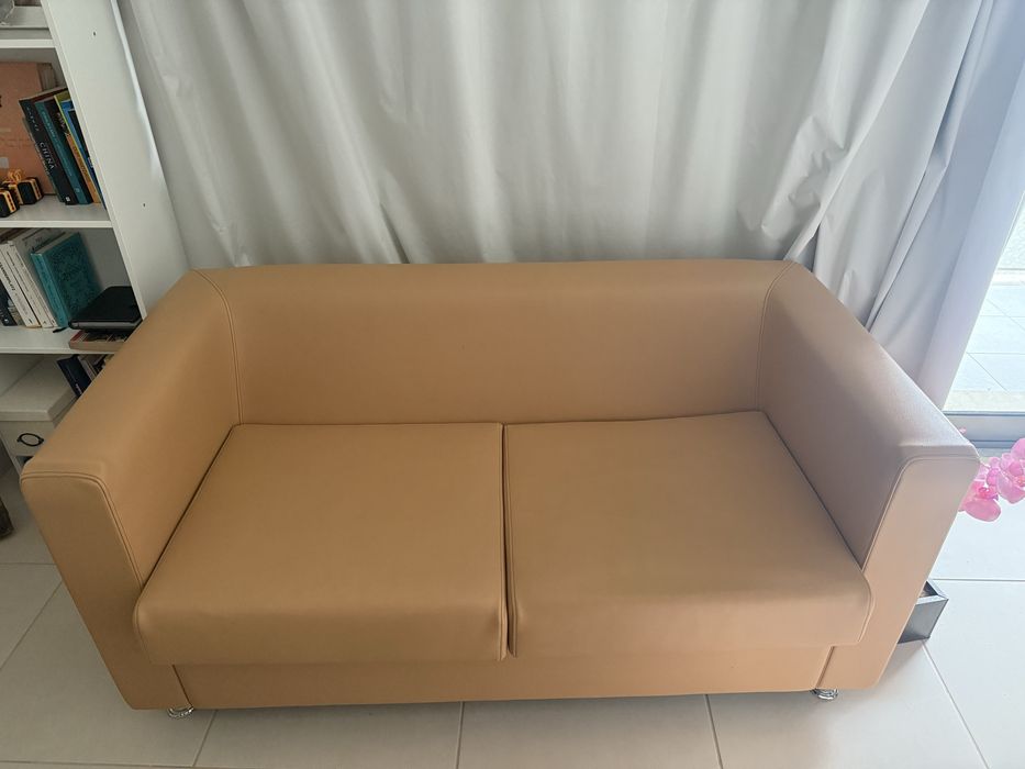 Sofa dois lugares em pele