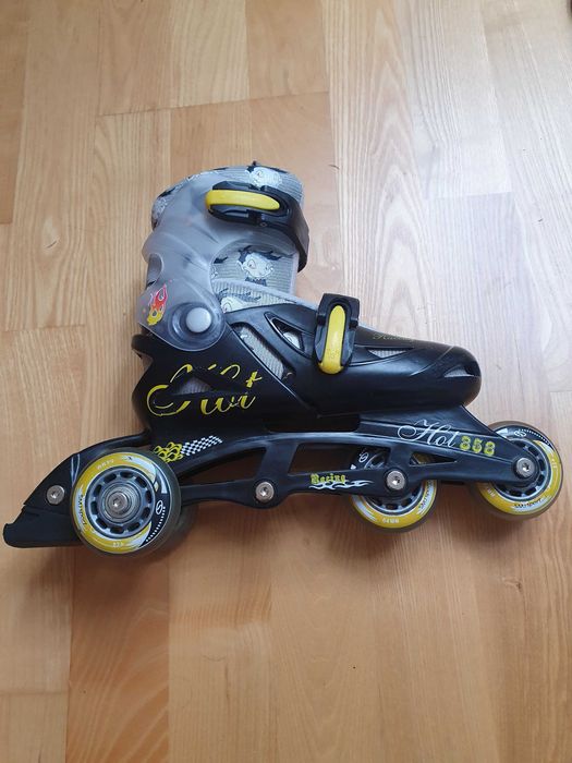 Rolki / łyżworolki/ regulowane roz. 32-35 marki Racing Hot 358