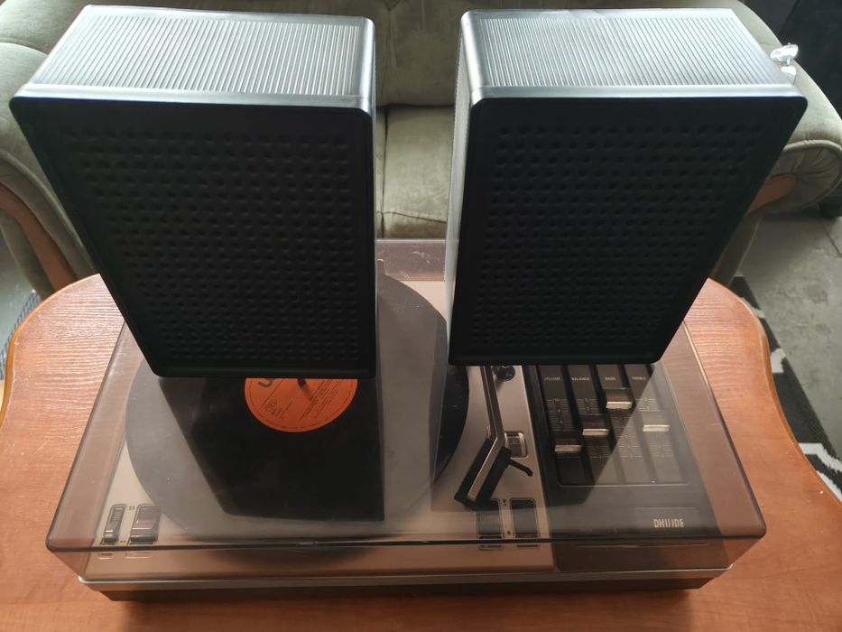 Gramofon Philips 827