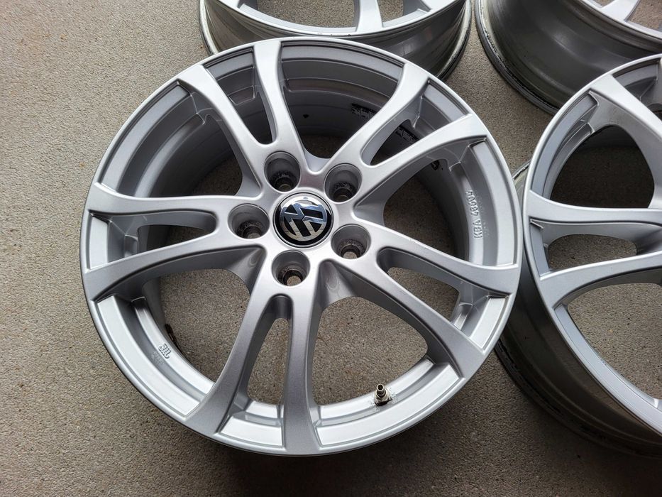 [627] Felgi aluminiowe 16 Cali 5x112 ET45 VW Passat Golf Touran Sharan