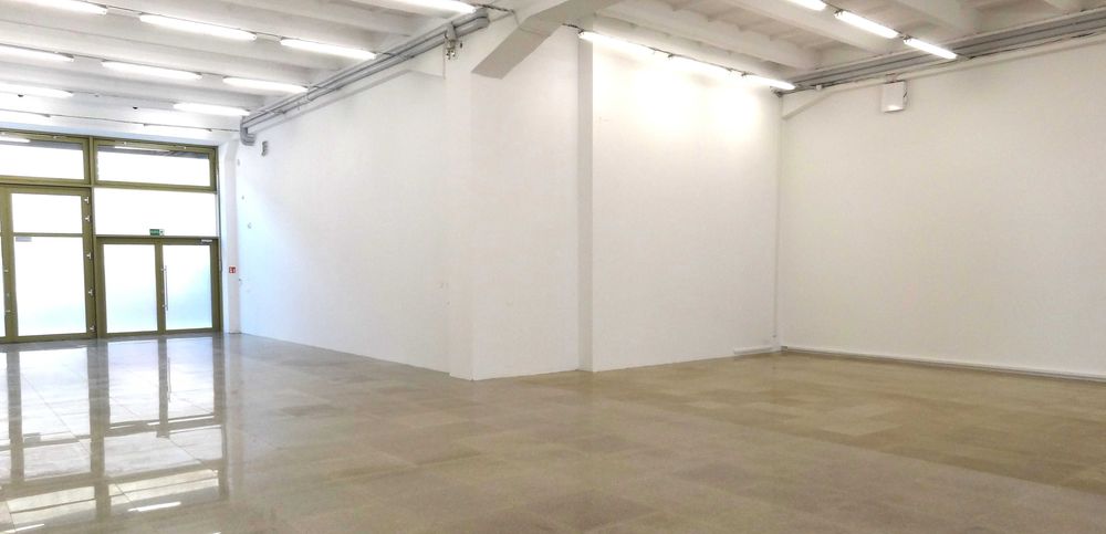 Lokal z dużym potencjałem  usługowo - handlowo- magazynowy Parter