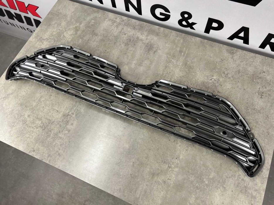 Решітка радіатора (сіра з отвором) - Toyota RAV4 ( XA50 ) 53112-42190