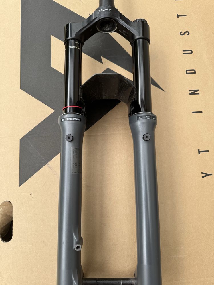 Rock Shox Zeb Ultimate Charger 3.0 160mm 29”