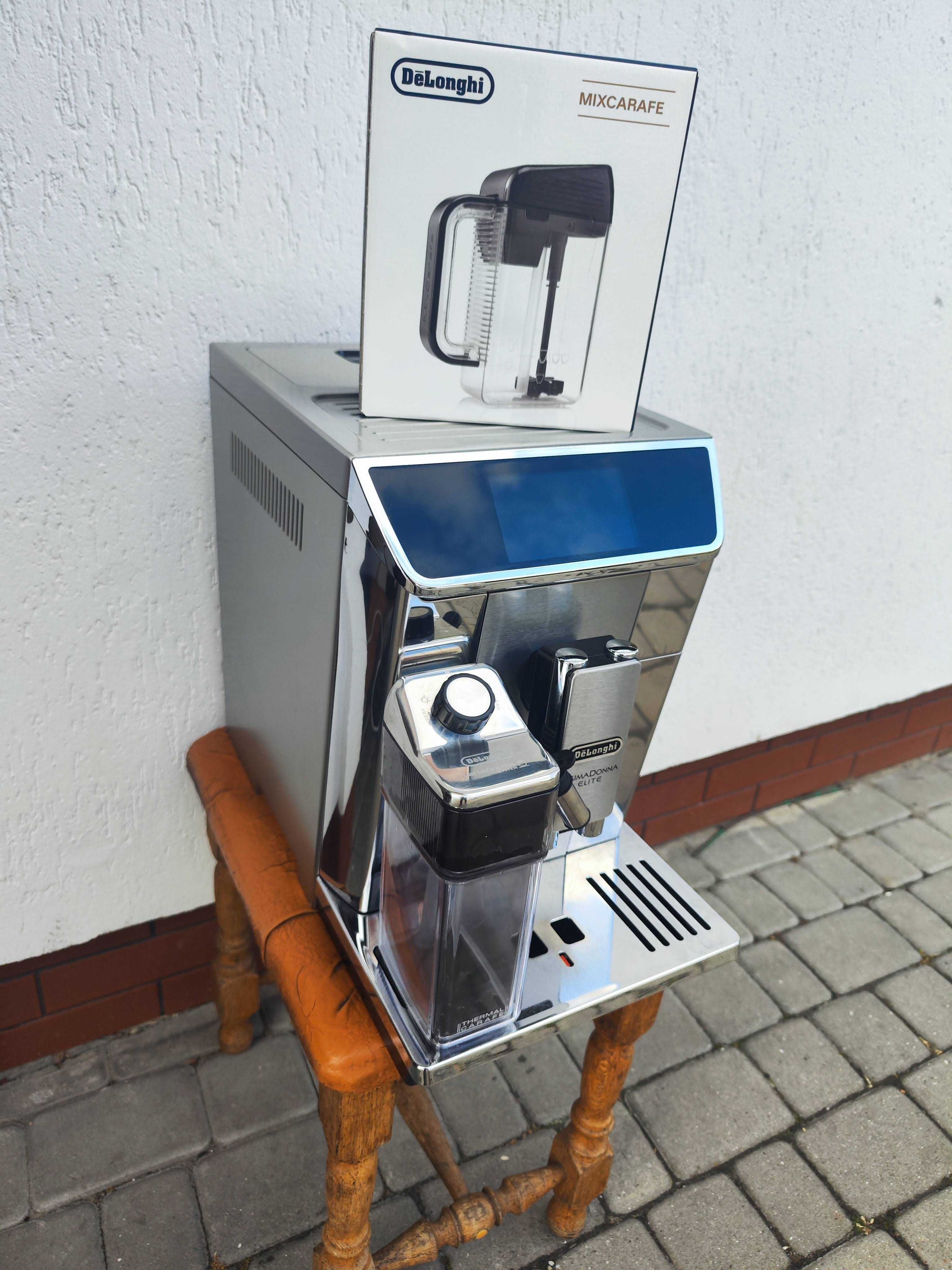 Кавомашина DELONGHI Primadonna Elite ECAM 650.75 з гарячим шоколадом