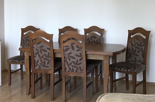 Stół drewniany rozkładany z 6 krzesłami
