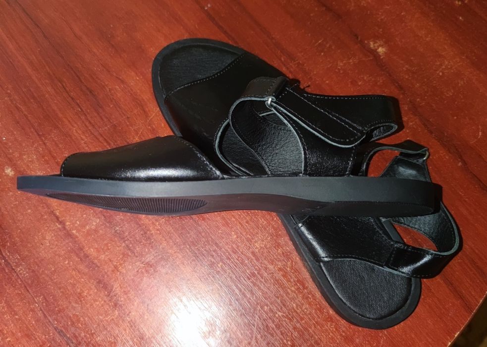 Продам новые босоножки.