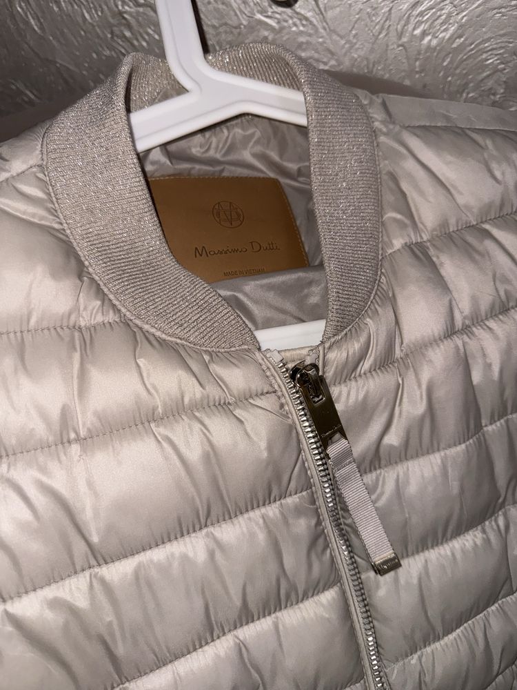 Куртка бомбер , невагома . Massimo Dutti. Розмір М .
