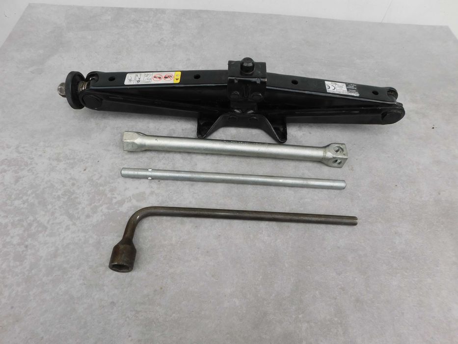 Winda podnośnik samochodowy plus klucze - DUŻY