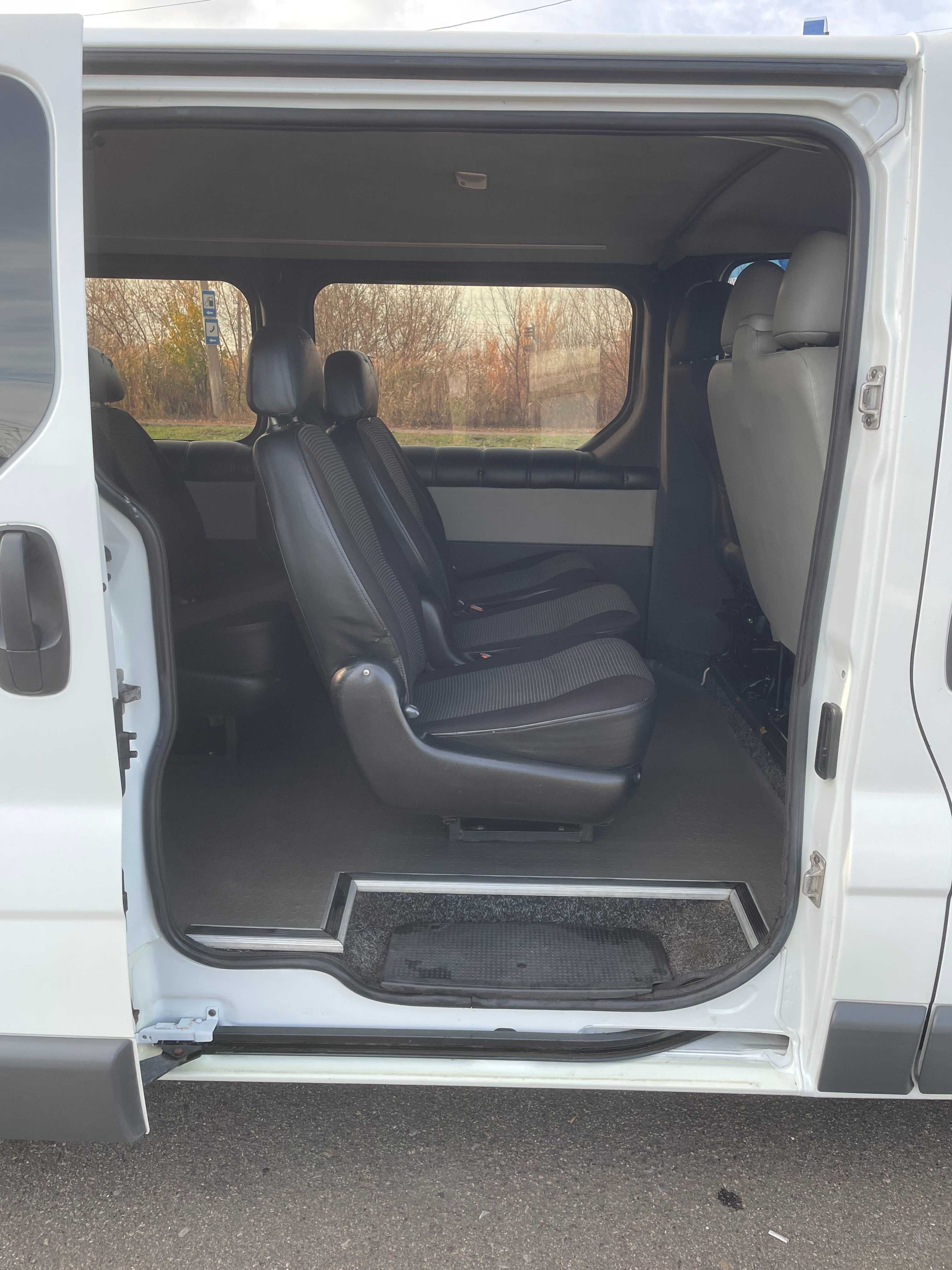 продам мікроавтобус OPEL VIVARO 2013 року