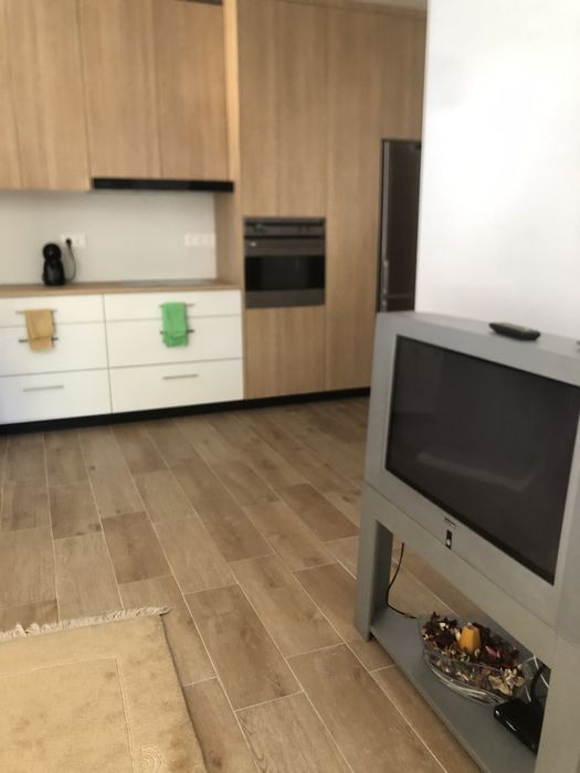 Alugo quarto individual 290€/mês e quarto duplo 190€/pessoa/mês