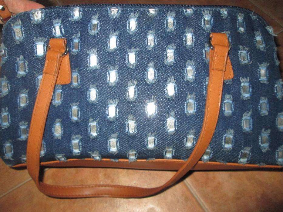 Malas em pele e ganga