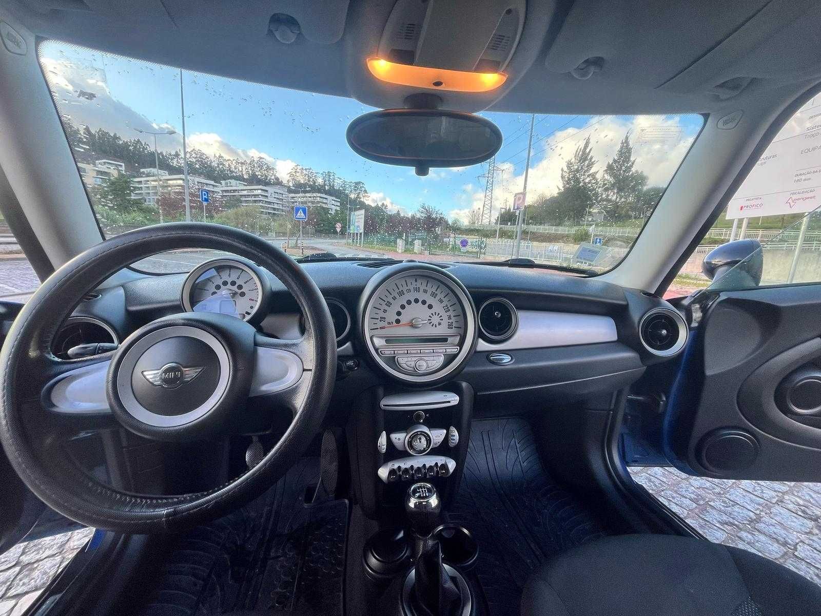 Mini One 1.4 com película azul