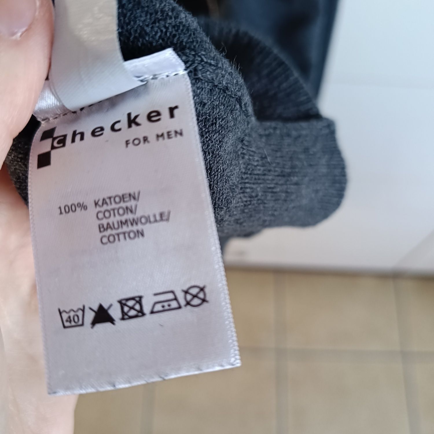 Sweter checker for man