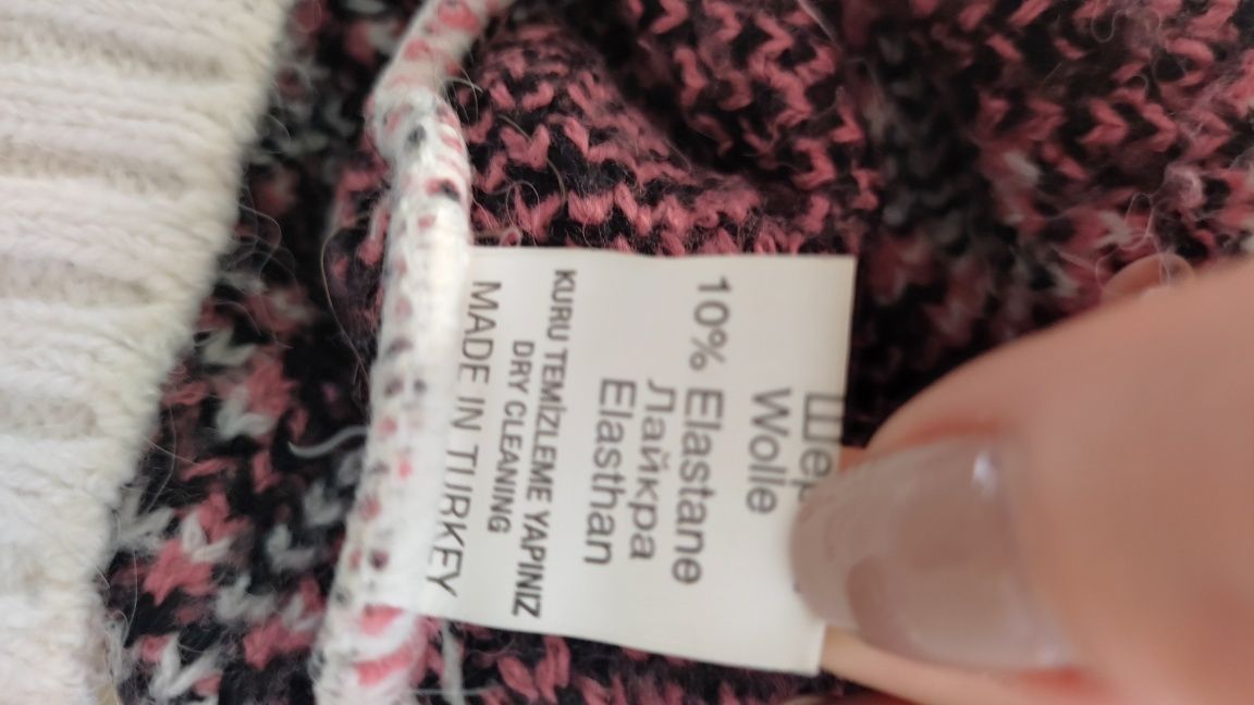 Sweter damski dekolt V