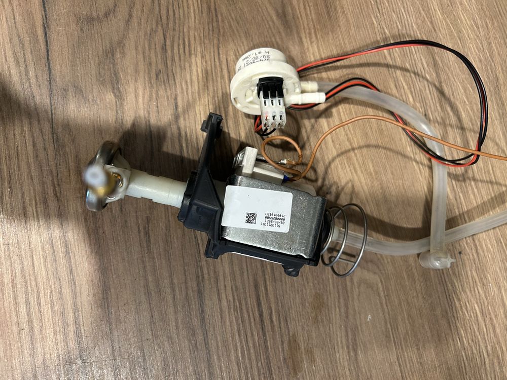 Pompa przepływomierz Delonghi ecam23.460