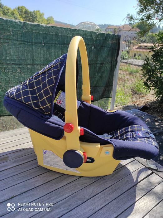 Carrinho e Maxi Cody de bebê em bom estado Chico