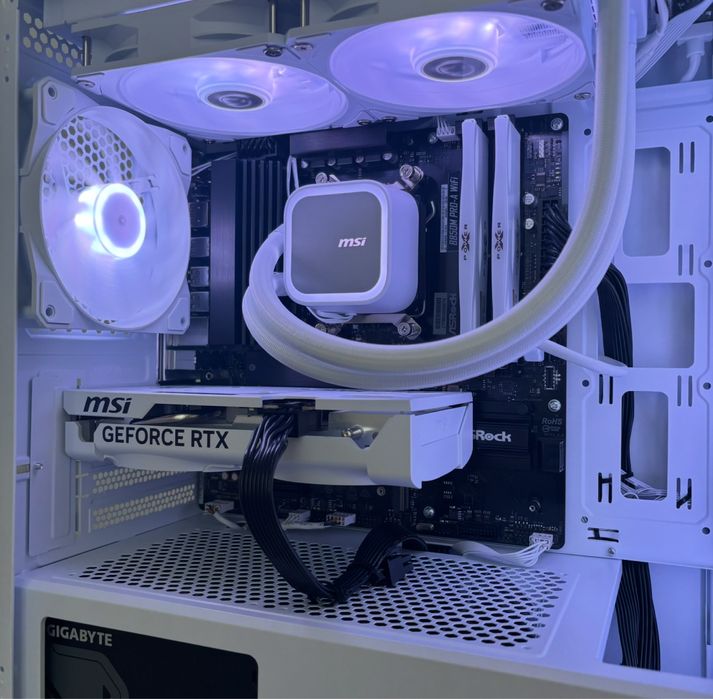 Komputer RTX 5060 / Ryzen 5 5600 / 32GB do gier GAMINGOWY biały