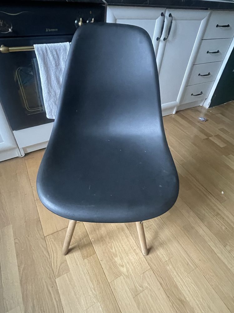 Sprzedam 4 krzesla  cena za 4 krzesla