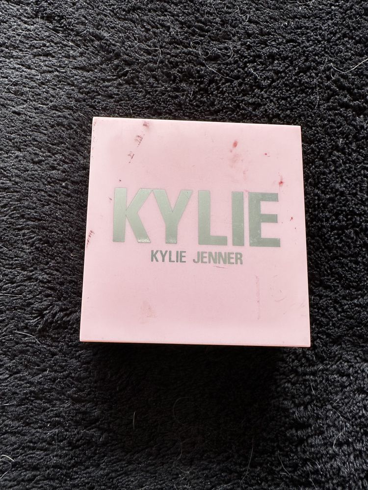 Kylie pressed blush powder