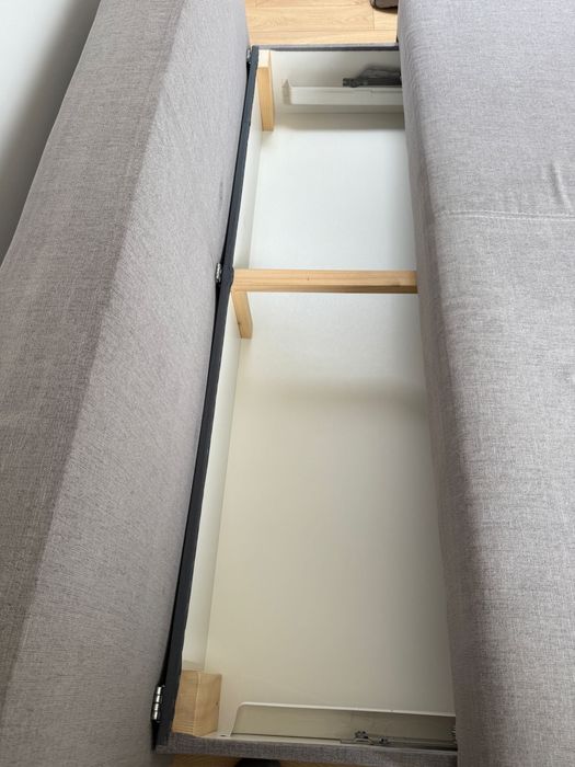 Rozkładana szara kanapa/sofa z poduszkami