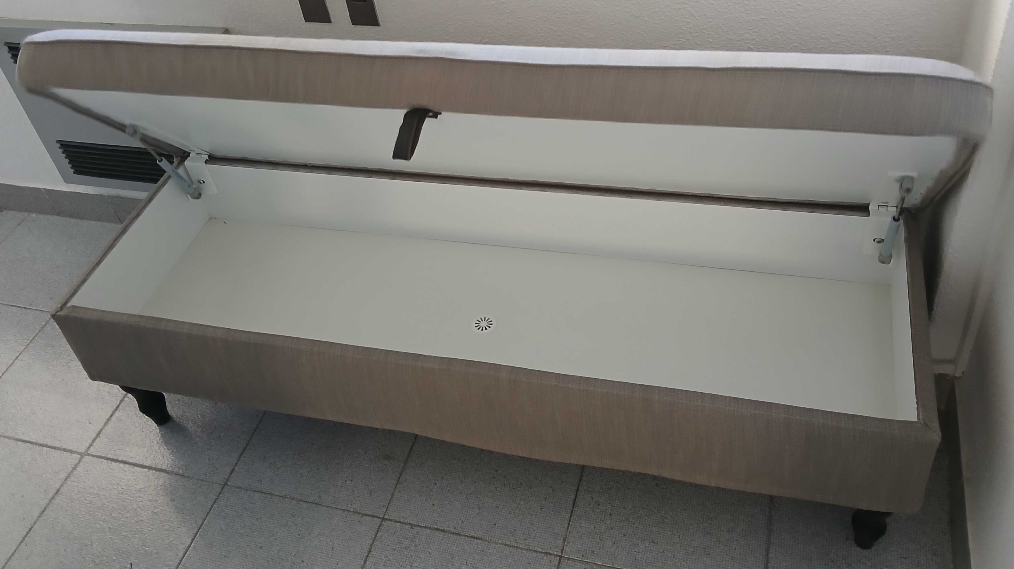 Banco IKEA com Báscula Para Arrumações, modelo "STOCKSUND"
