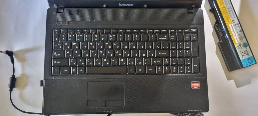 Ноутбук LENOVO G565 не включается экран
