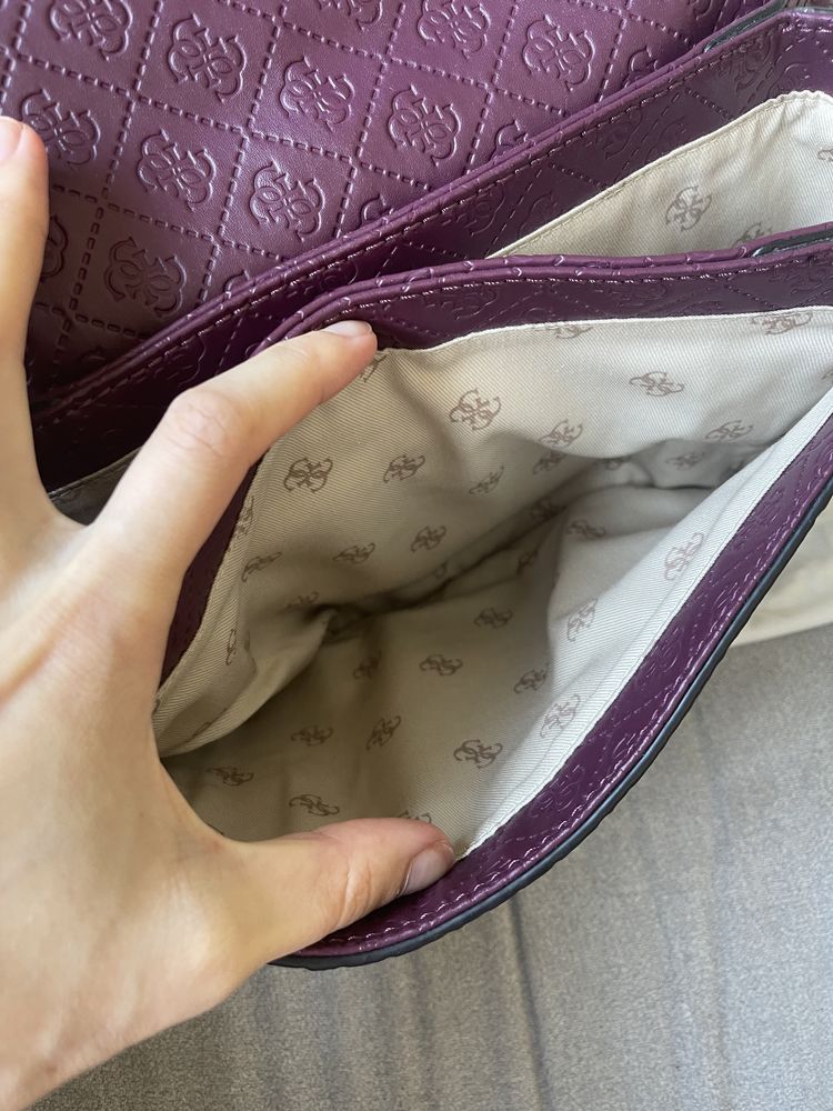 Guess torebka na ramię logo burgundowa