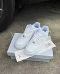 Białe trampki Nike Air Force 1'07 w rozmiarze 38