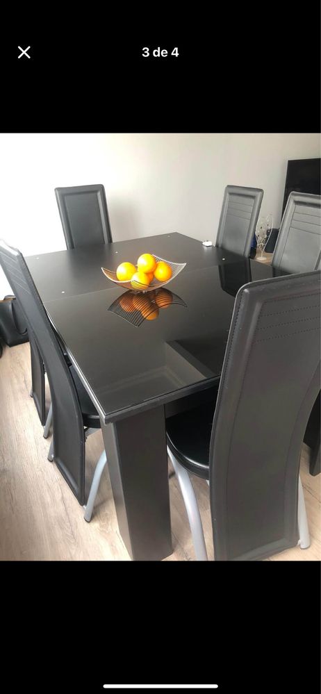 Mesa com 6 cadeiras e amparador